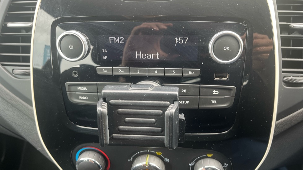 Renault Captur 0.9 TCE 90 Play 5dr Petrol Hatchback - Image 12