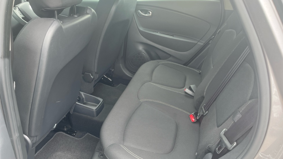 Renault Captur 0.9 TCE 90 Play 5dr Petrol Hatchback - Image 16