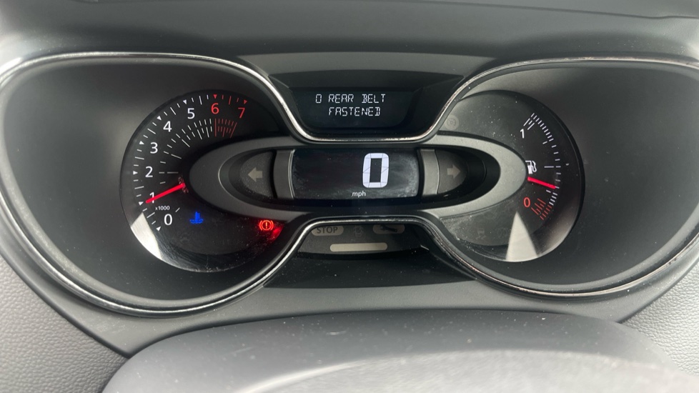 Renault Captur 0.9 TCE 90 Play 5dr Petrol Hatchback - Image 18