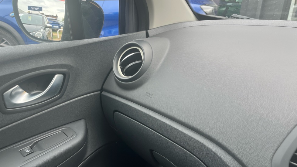 Renault Captur 0.9 TCE 90 Play 5dr Petrol Hatchback - Image 21