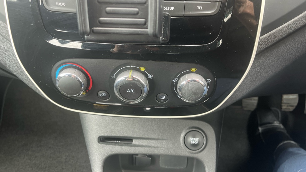 Renault Captur 0.9 TCE 90 Play 5dr Petrol Hatchback - Image 23