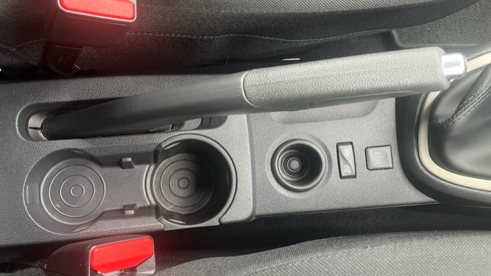 Renault Captur 0.9 TCE 90 Play 5dr Petrol Hatchback - Image 26