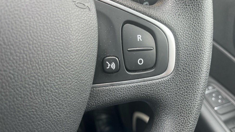 Renault Captur 0.9 TCE 90 Play 5dr Petrol Hatchback - Image 28