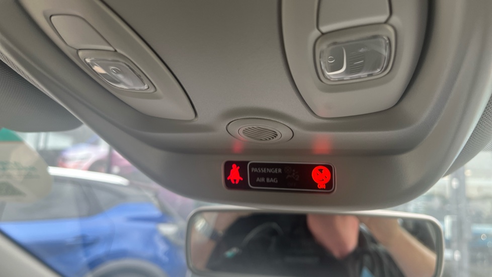 Renault Captur 0.9 TCE 90 Play 5dr Petrol Hatchback - Image 31