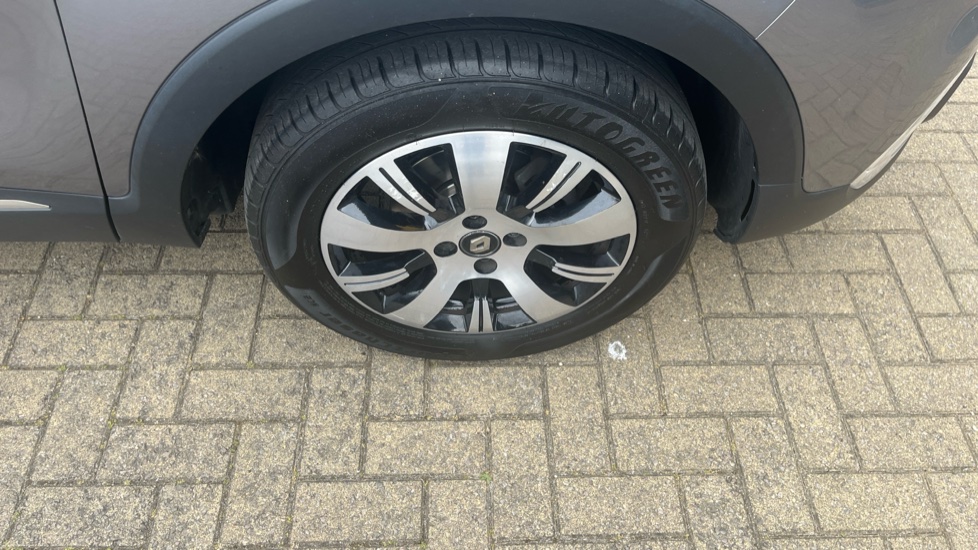 Renault Captur 0.9 TCE 90 Play 5dr Petrol Hatchback - Image 32