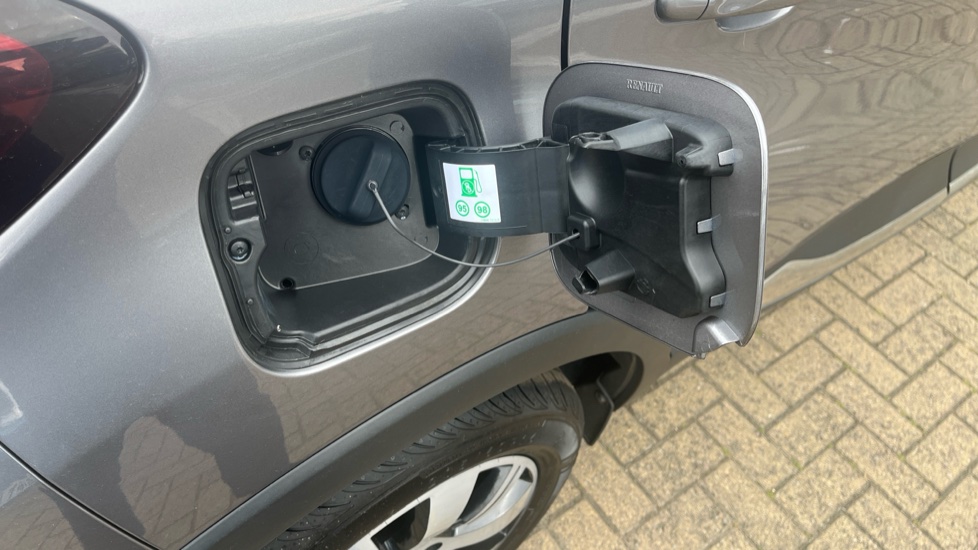 Renault Captur 0.9 TCE 90 Play 5dr Petrol Hatchback - Image 33
