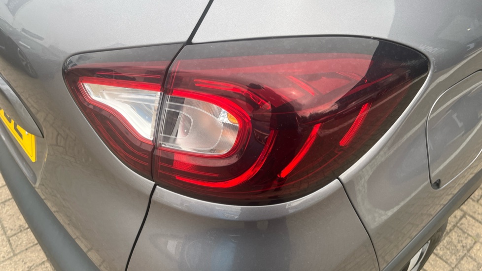 Renault Captur 0.9 TCE 90 Play 5dr Petrol Hatchback - Image 34
