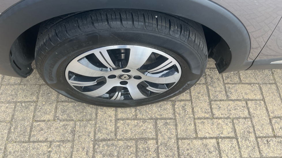 Renault Captur 0.9 TCE 90 Play 5dr Petrol Hatchback - Image 37
