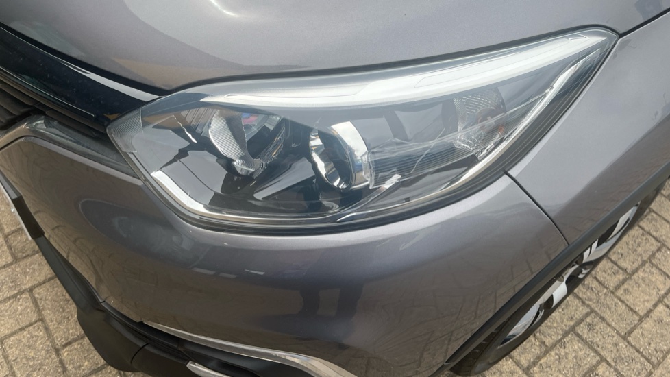 Renault Captur 0.9 TCE 90 Play 5dr Petrol Hatchback - Image 39
