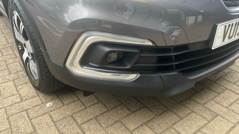 Renault Captur 0.9 TCE 90 Play 5dr Petrol Hatchback - Image 41