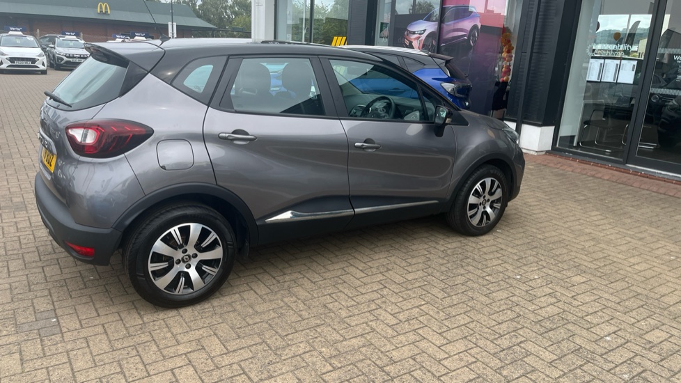 Renault Captur 0.9 TCE 90 Play 5dr Petrol Hatchback - Image 42