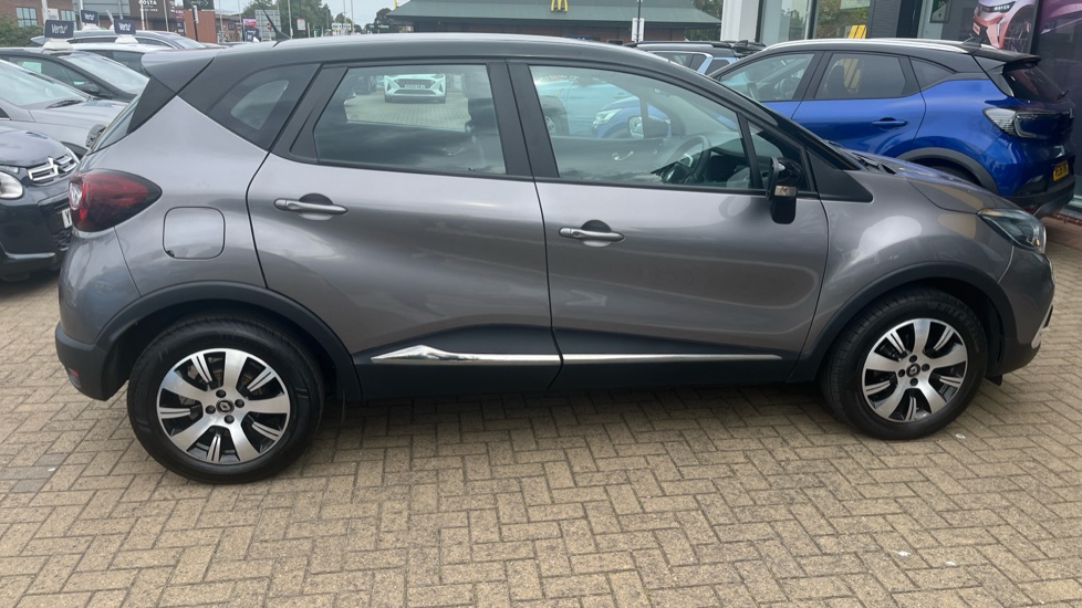 Renault Captur 0.9 TCE 90 Play 5dr Petrol Hatchback - Image 43