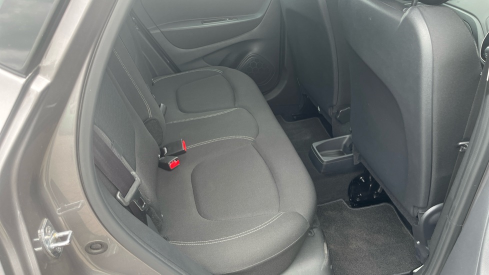 Renault Captur 0.9 TCE 90 Play 5dr Petrol Hatchback - Image 44