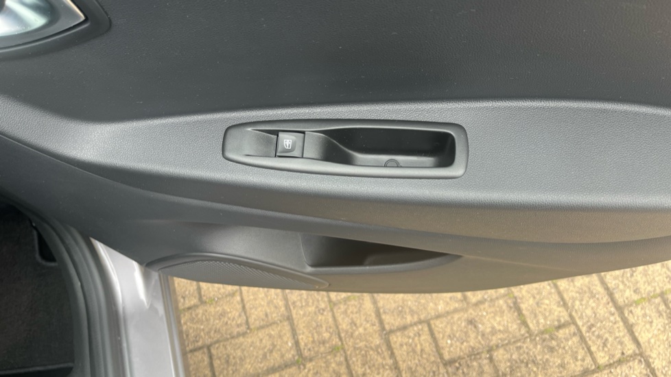 Renault Captur 0.9 TCE 90 Play 5dr Petrol Hatchback - Image 45