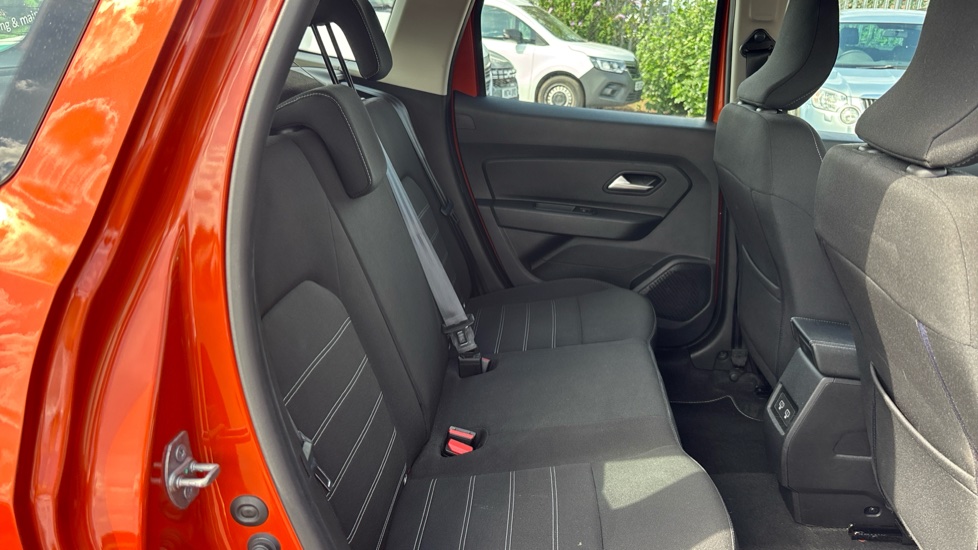 Dacia Duster 1.3 TCe 150 Comfort 5dr EDC Petrol Estate - Image 16