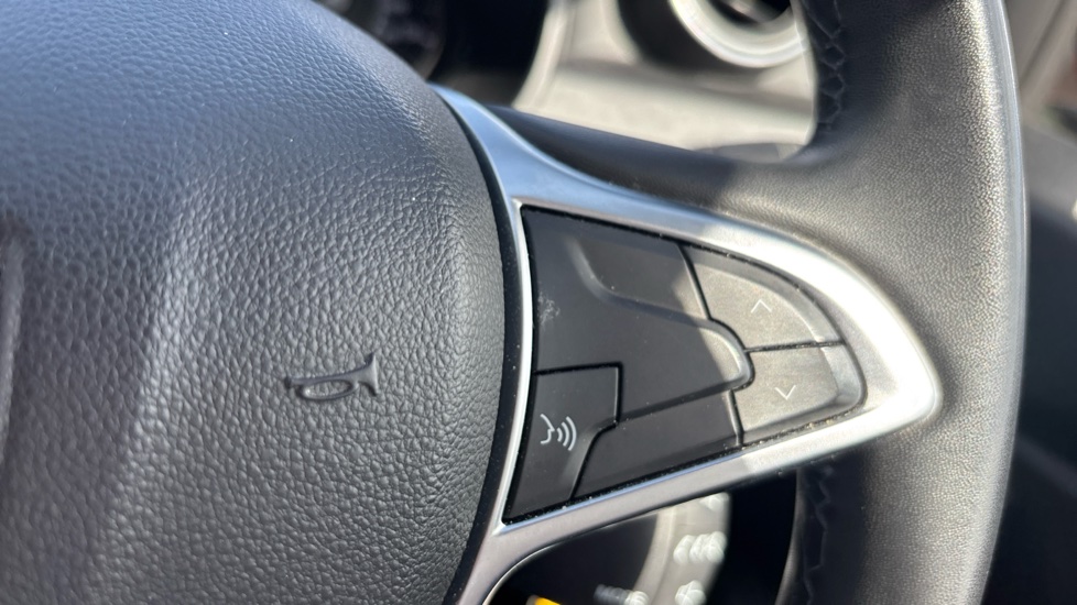 Dacia Duster 1.3 TCe 150 Comfort 5dr EDC Petrol Estate - Image 31