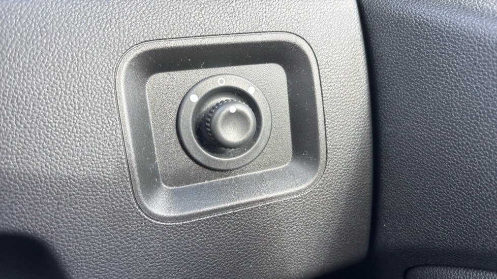 Dacia Duster 1.3 TCe 150 Comfort 5dr EDC Petrol Estate - Image 35