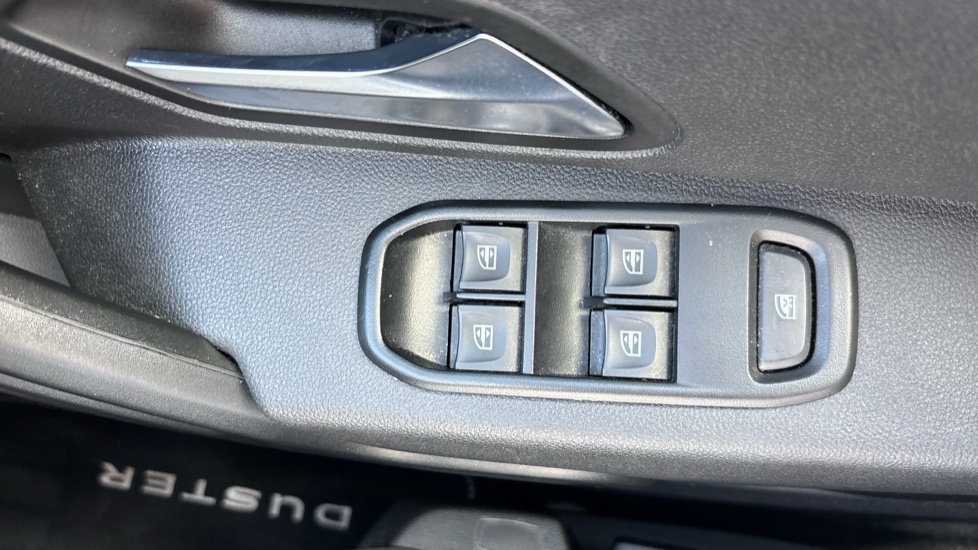 Dacia Duster 1.3 TCe 150 Comfort 5dr EDC Petrol Estate - Image 36