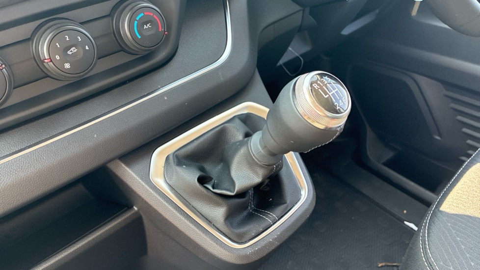 Renault Trafic Swb Diesel SL30 Blue dCi 150 Extra [Safety] Van - Image 13