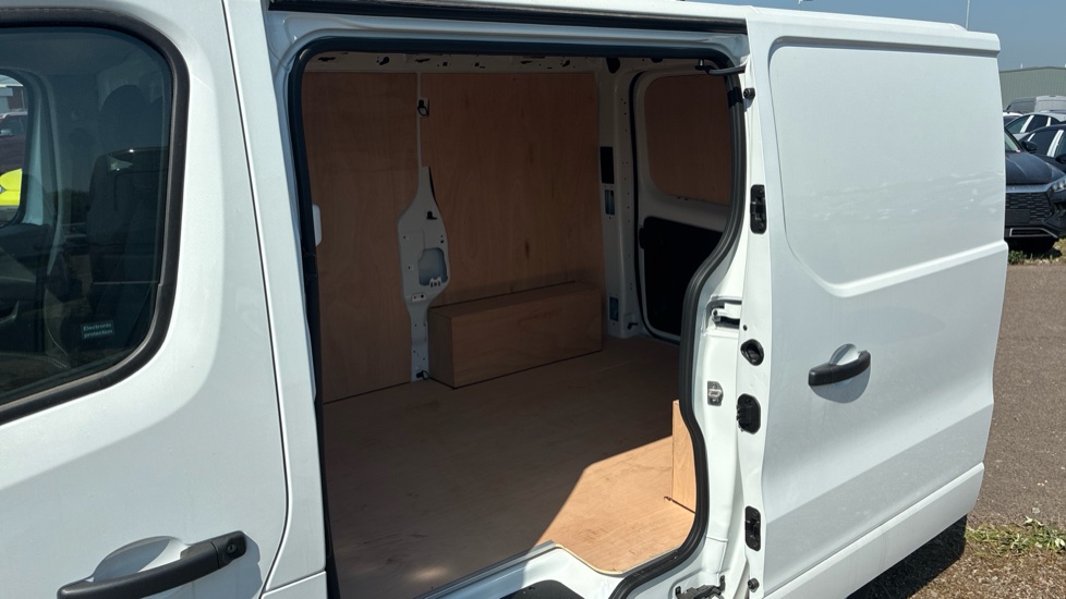 Renault Trafic Swb Diesel SL30 Blue dCi 150 Extra [Safety] Van - Image 16