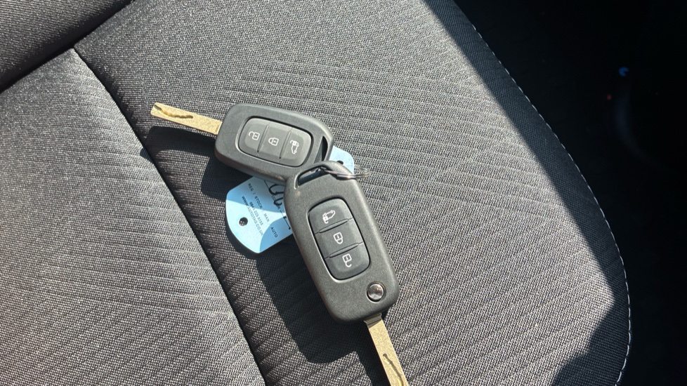 Renault Trafic Swb Diesel SL30 Blue dCi 150 Extra [Safety] Van - Image 20