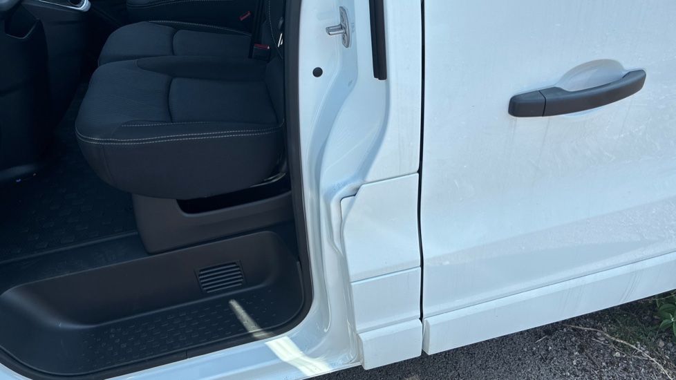 Renault Trafic Swb Diesel SL30 Blue dCi 150 Extra [Safety] Van - Image 22