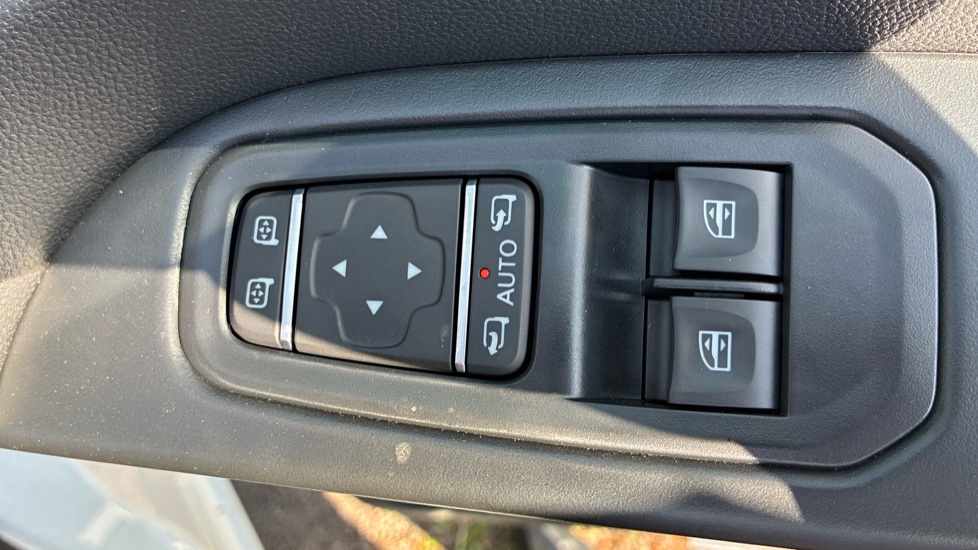 Renault Trafic Swb Diesel SL30 Blue dCi 150 Extra [Safety] Van - Image 23