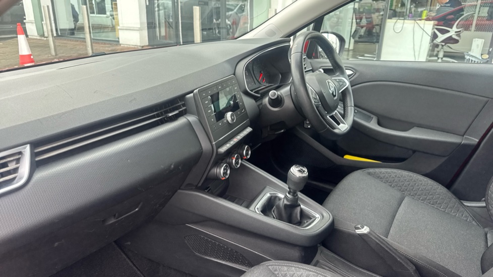 Renault Clio 1.0 TCe 100 Play 5dr Petrol Hatchback - Image 9