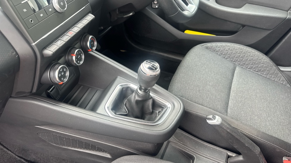 Renault Clio 1.0 TCe 100 Play 5dr Petrol Hatchback - Image 13