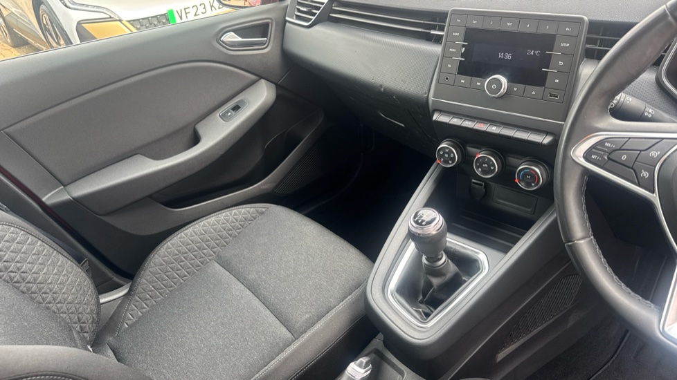 Renault Clio 1.0 TCe 100 Play 5dr Petrol Hatchback - Image 14
