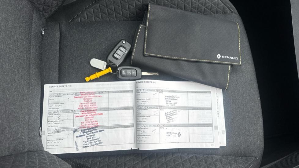 Renault Clio 1.0 TCe 100 Play 5dr Petrol Hatchback - Image 19