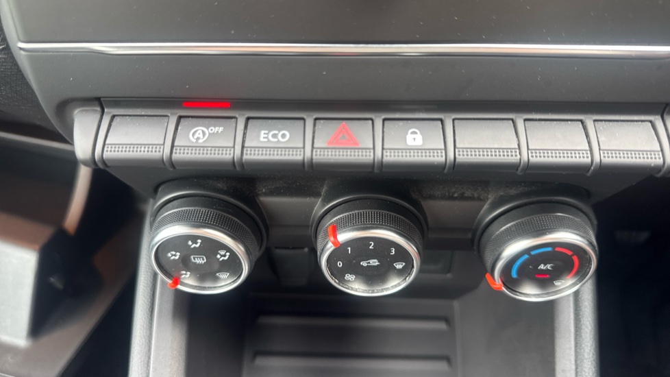 Renault Clio 1.0 TCe 100 Play 5dr Petrol Hatchback - Image 27