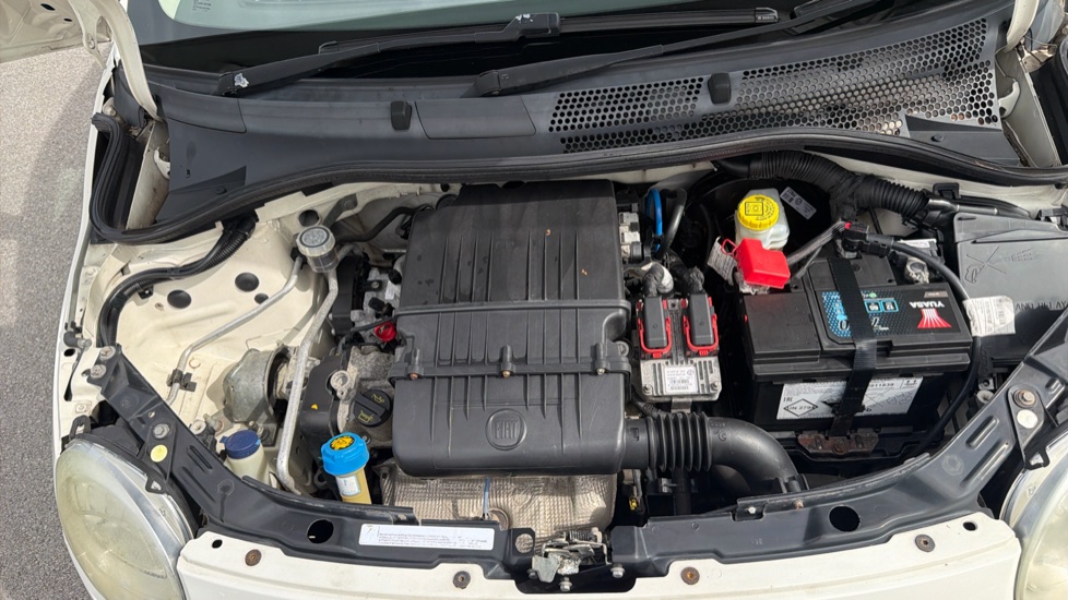 Fiat 500 1.2 Lounge 3dr [Start Stop] Petrol Hatchback - Image 8