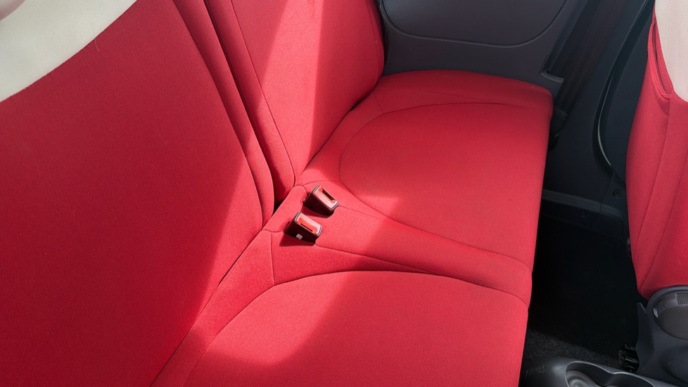 Fiat 500 1.2 Lounge 3dr [Start Stop] Petrol Hatchback - Image 16