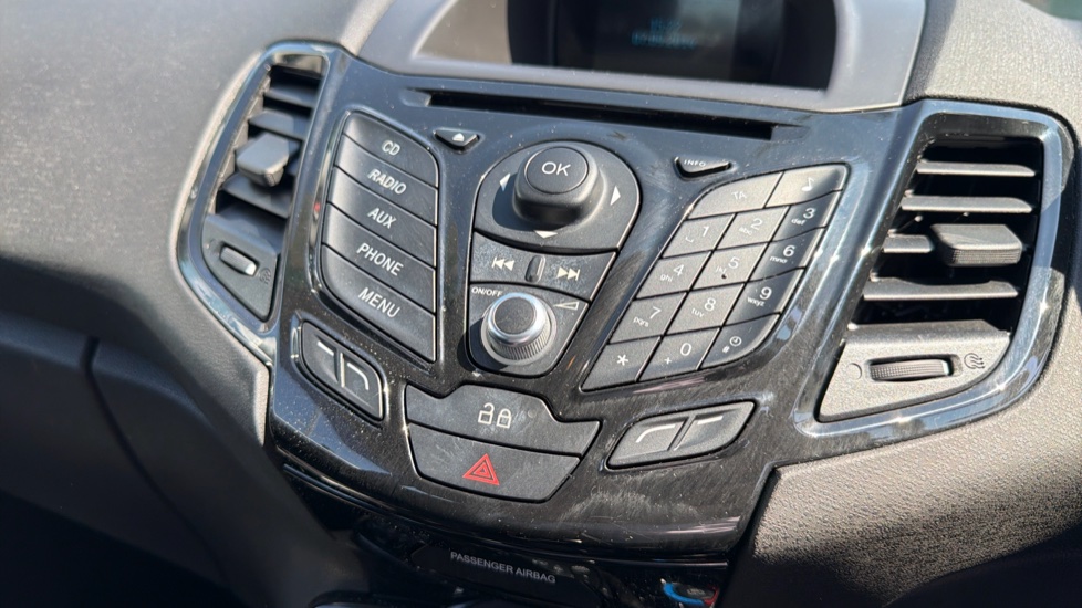 Ford Fiesta 1.0 EcoBoost Zetec 3dr Powershift Petrol Hatchback - Image 24