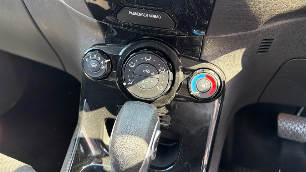Ford Fiesta 1.0 EcoBoost Zetec 3dr Powershift Petrol Hatchback - Image 25