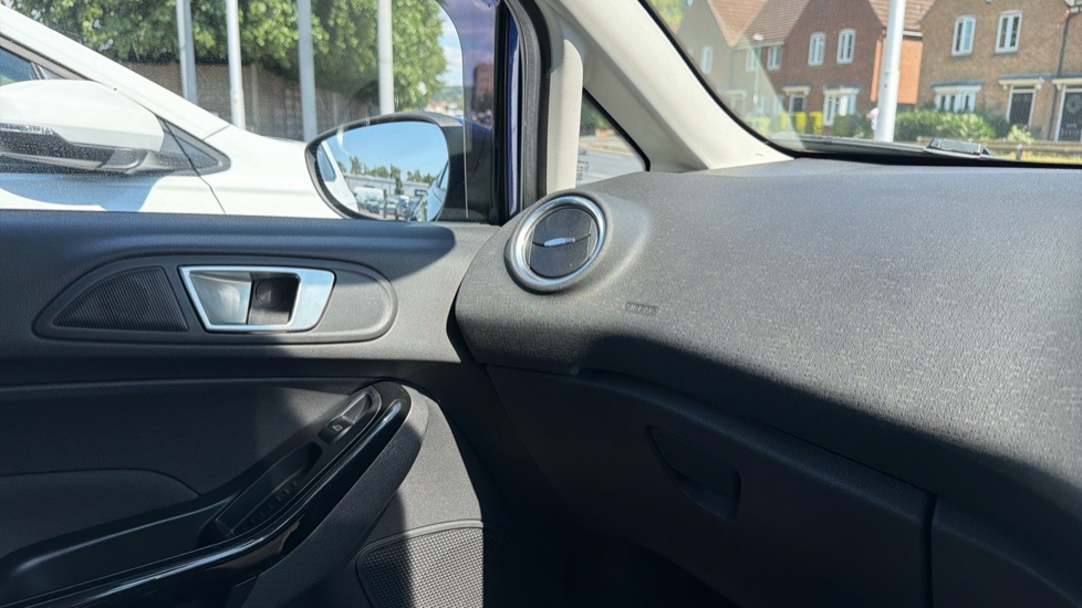 Ford Fiesta 1.0 EcoBoost Zetec 3dr Powershift Petrol Hatchback - Image 27
