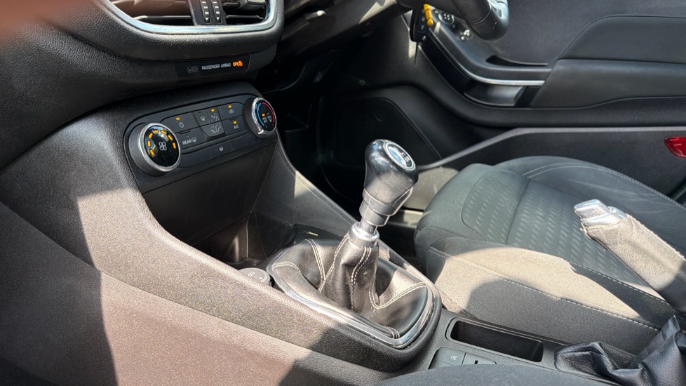 Ford Fiesta 1.0 EcoBoost Zetec 5dr Petrol Hatchback - Image 13