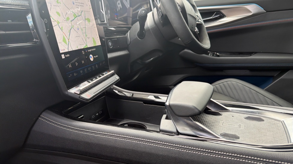 Renault Rafale E-Tech FHEV Techno Esprit Alpine 5dr Auto 4C Hybrid Estate - Image 13