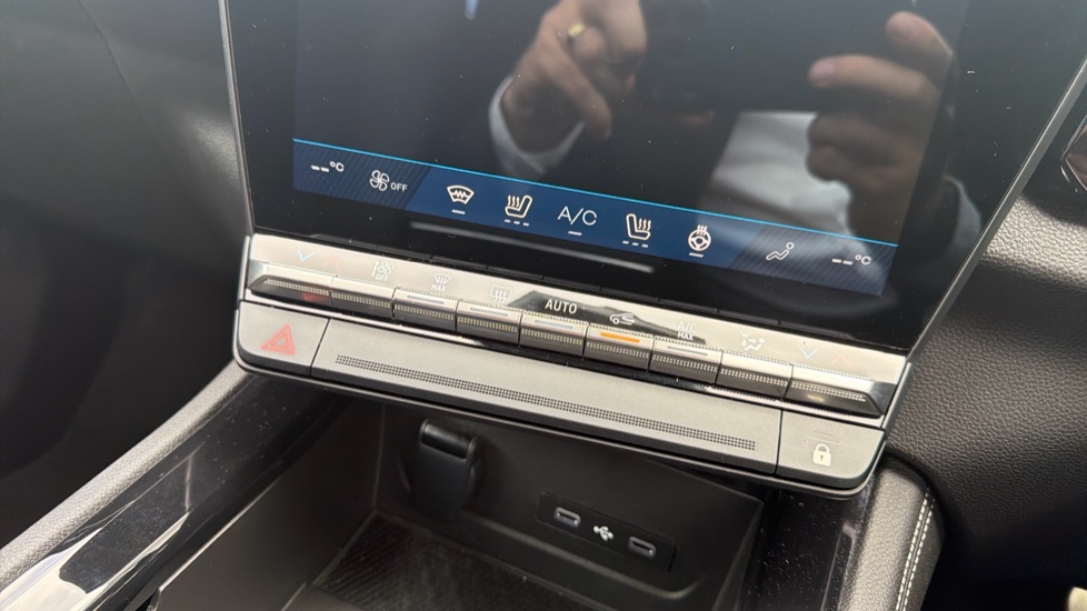 Renault Rafale E-Tech FHEV Techno Esprit Alpine 5dr Auto 4C Hybrid Estate - Image 29