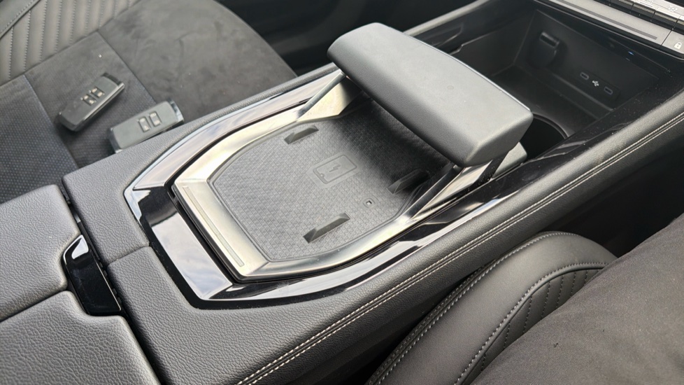 Renault Rafale E-Tech FHEV Techno Esprit Alpine 5dr Auto 4C Hybrid Estate - Image 31