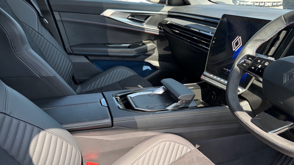 Renault Rafale E-Tech FHEV Techno Esprit Alpine 5dr Auto 4C Hybrid Estate - Image 14