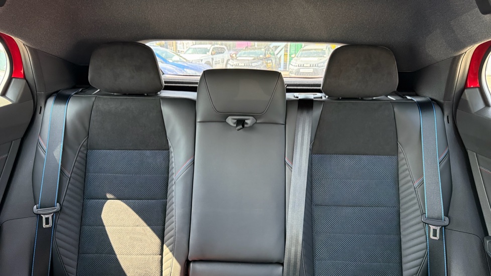 Renault Rafale E-Tech FHEV Techno Esprit Alpine 5dr Auto 4C Hybrid Estate - Image 15