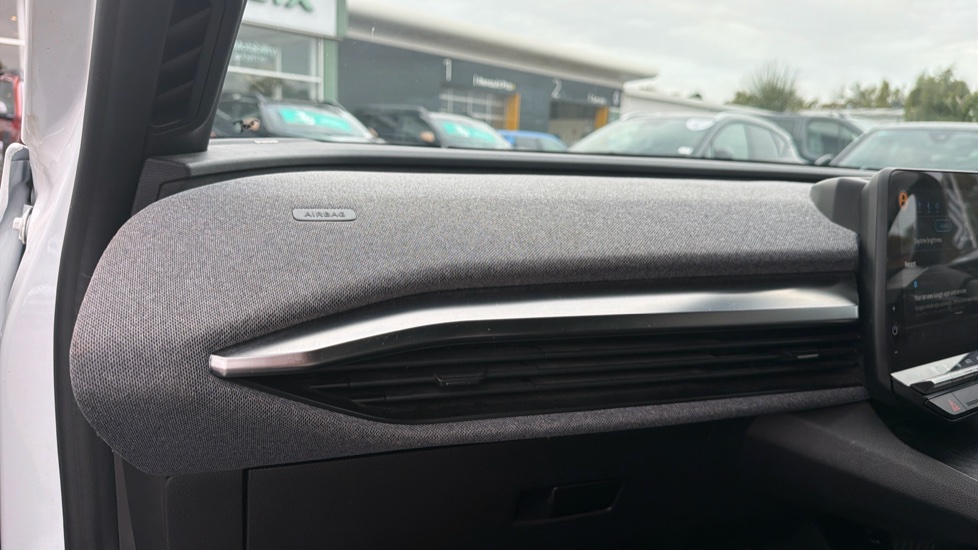 Renault Megane E-Tech EV60 160kW Iconic 60kWh Optimum Charge 5dr Auto Electric Hatchback - Image 21