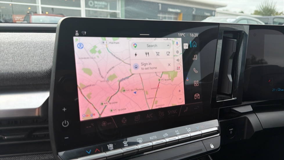 Renault Megane E-Tech EV60 160kW Iconic 60kWh Optimum Charge 5dr Auto Electric Hatchback - Image 25