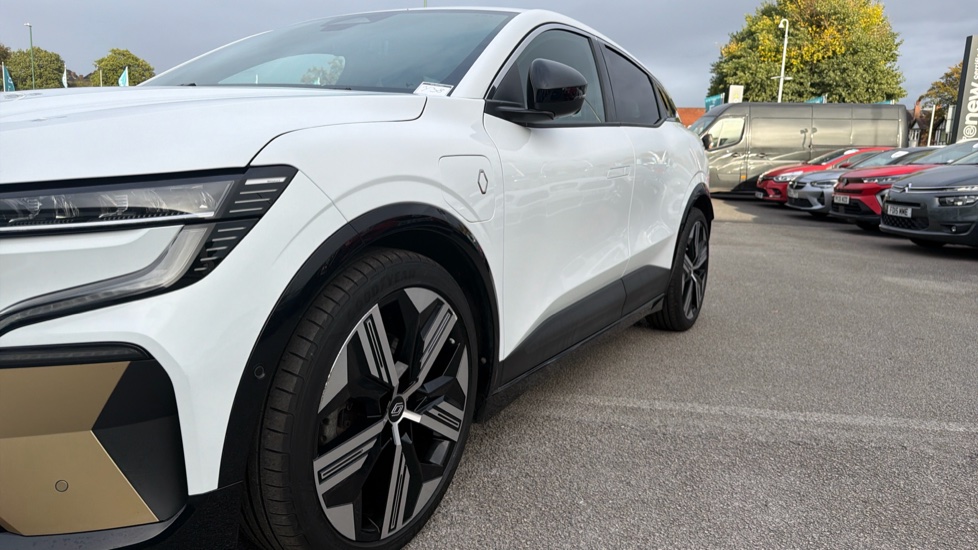 Renault Megane E-Tech EV60 160kW Iconic 60kWh Optimum Charge 5dr Auto Electric Hatchback - Image 36