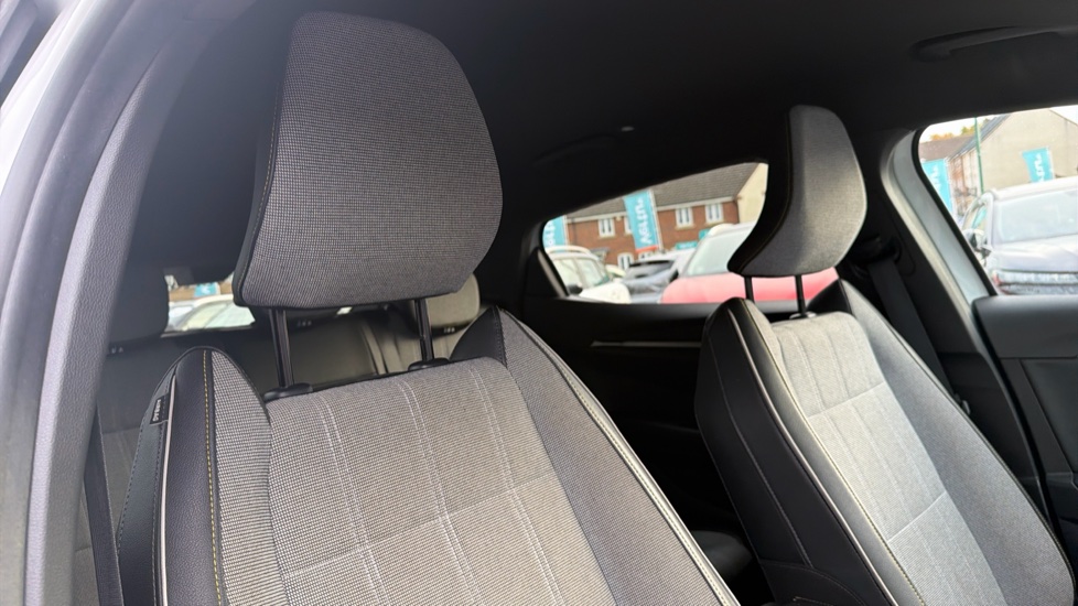 Renault Megane E-Tech EV60 160kW Iconic 60kWh Optimum Charge 5dr Auto Electric Hatchback - Image 41