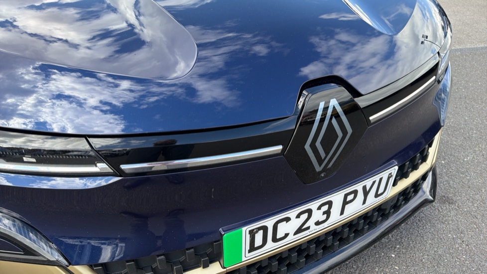 Renault Megane E-Tech EV60 160kW Iconic 60kWh Optimum Charge 5dr Auto Electric Hatchback - Image 8