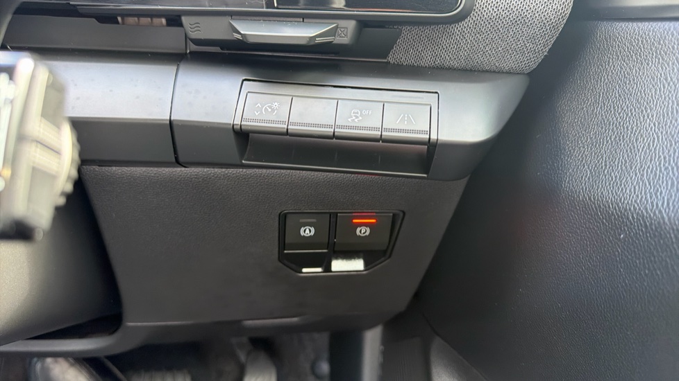 Renault Megane E-Tech EV60 160kW Iconic 60kWh Optimum Charge 5dr Auto Electric Hatchback - Image 22