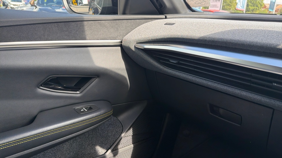 Renault Megane E-Tech EV60 160kW Iconic 60kWh Optimum Charge 5dr Auto Electric Hatchback - Image 31
